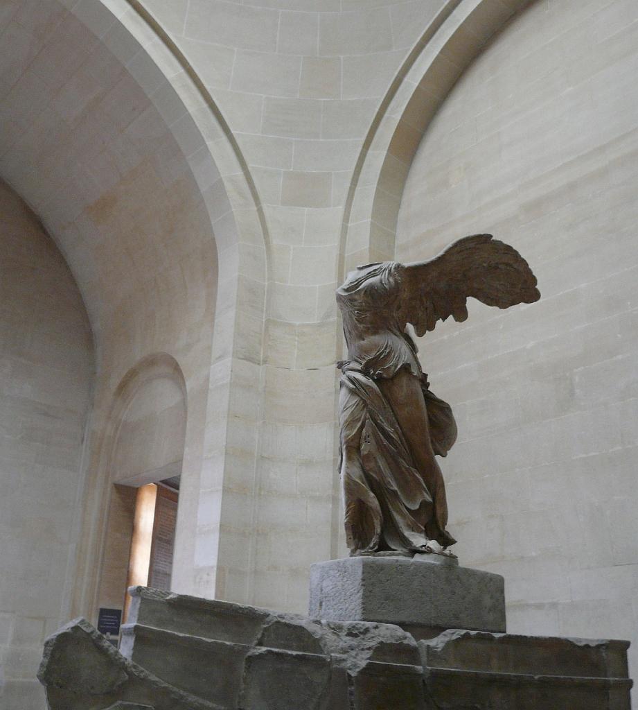 Winged Victory of Samothrace_2